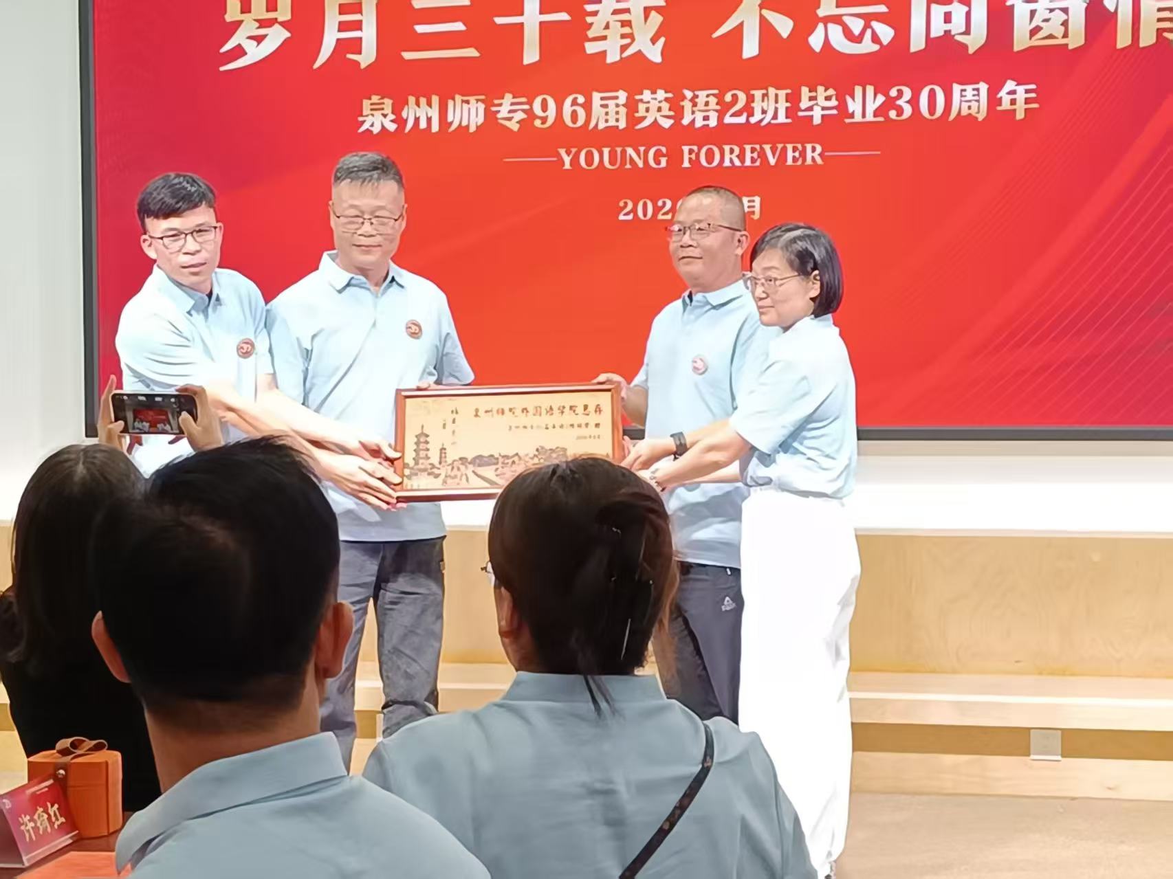 同题参见一幕幕珍贵的青春影像