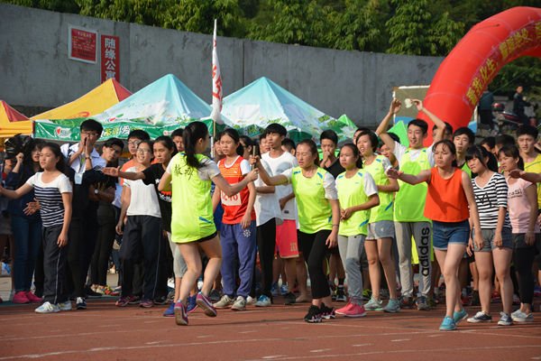 30个交接顺间传递友情传递爱（黄贇斌