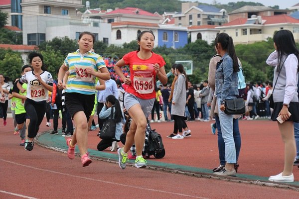本报讯（记者 费雪清 实习记者 咸羽