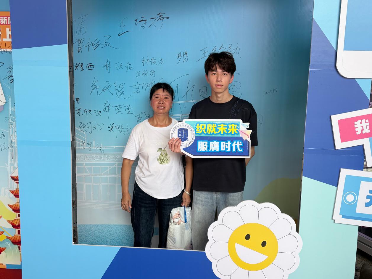 副校长夏侯建兵分别带领党政办
