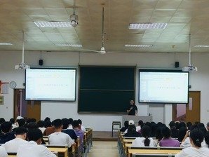 开展开学第一课