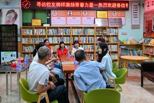 为发挥校友榜样育人作用