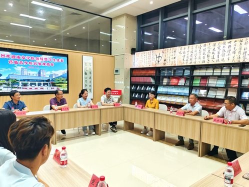 校友与在校学子的成长桥梁